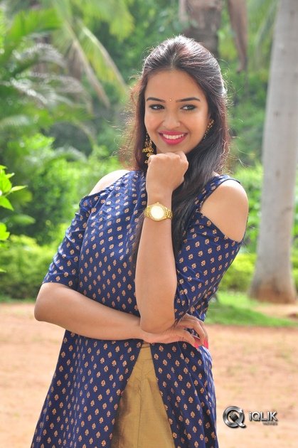 Poojitha-Ponnada-At-Darshakudu-Movie-Press-Meet